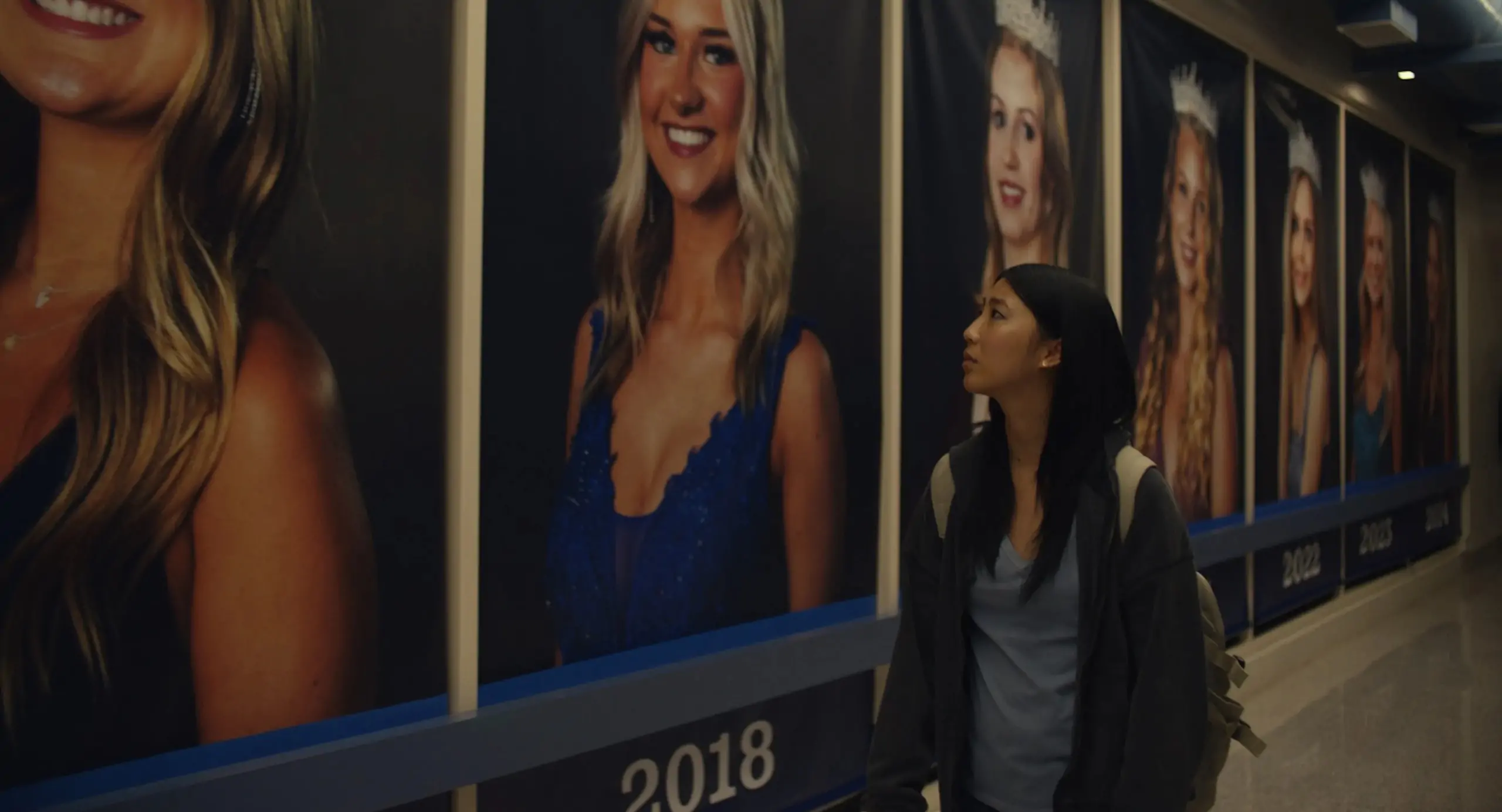 Slanted İncelemesi: Kimlik, Güvensizlik ve Cildin Altındaki Kesikler